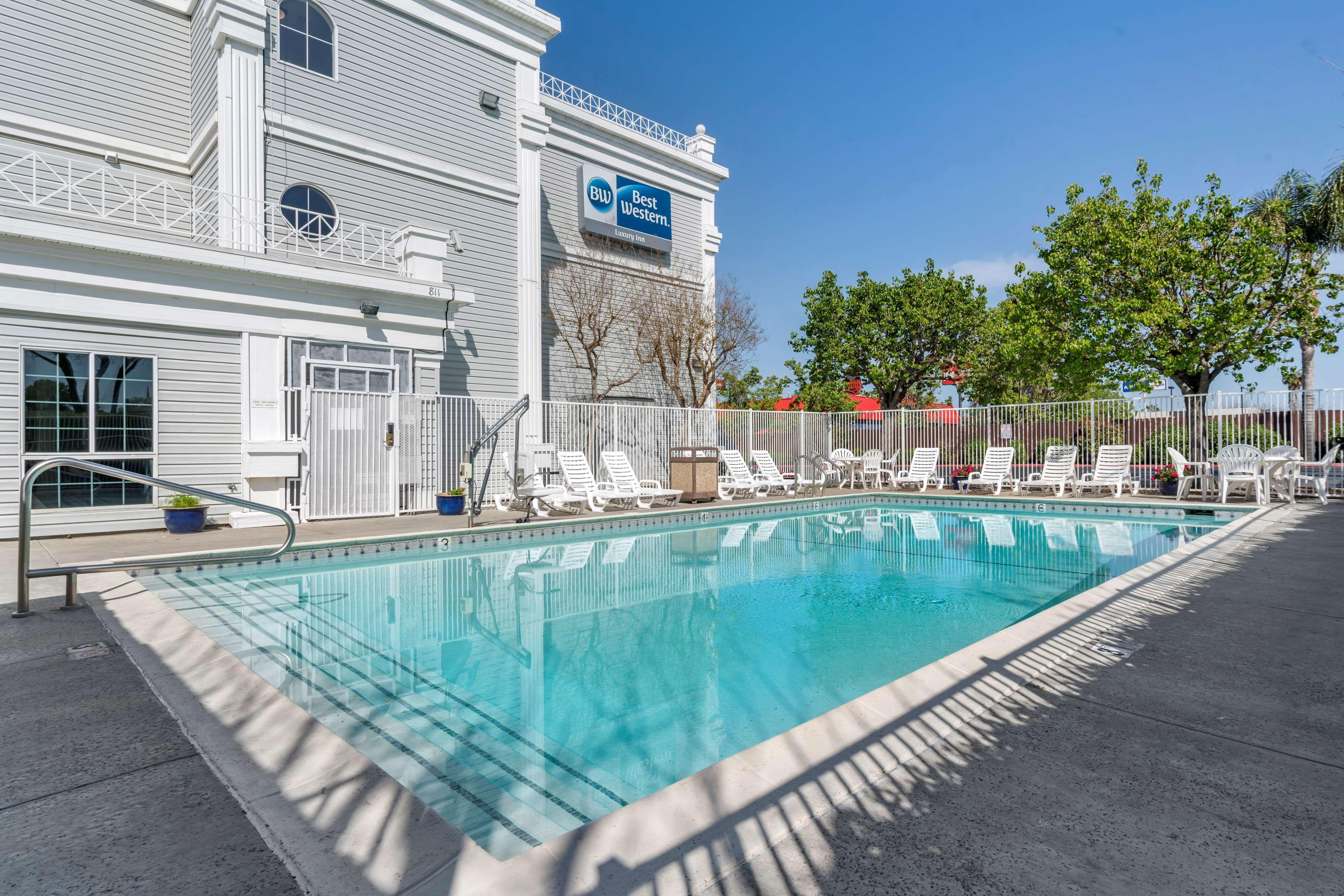 Best Western Luxury Inn Tracy Exterior foto